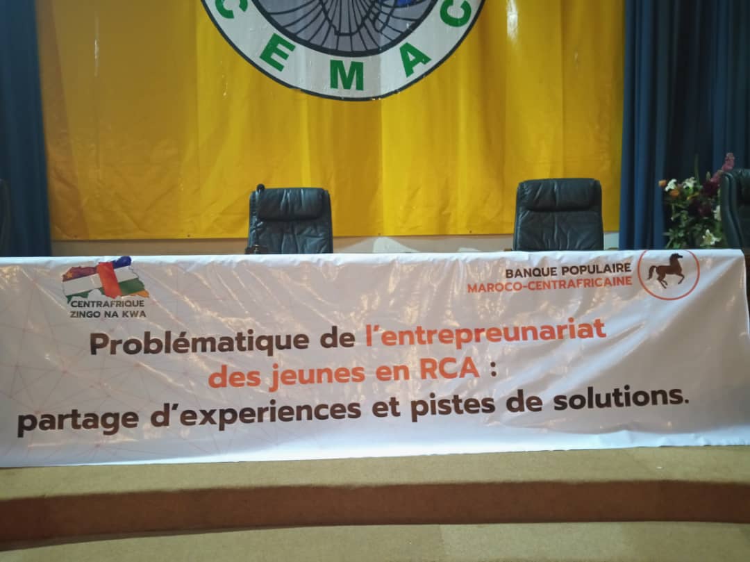 OJLD4's tweet photo. FORUM sur l'entreprenariat des jeunes
présentation BPMC et USACA
des Jeunes entrepreneurs Rencontrent et echangent avec différentes Institutions sur les Défis et Opportunités
@AFD_France RCA @PNUD_RCA @FranceBangui @Banquemondiale @BdeacOfficielle https://t.co/LsYHtS6sFB