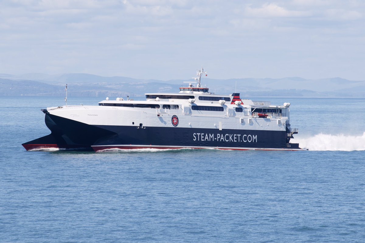 WixpixRob's tweet photo. Late afternoon snapshot 📸
A couple from this mornings departure from @BelfastHarbour
#ELBCARRIER & following #BenMADIGAN
Another container vessel #RAGNA racing #SuperfastVII to the navigation channel
@iomsteampacket #MANANNAN
& #GrampianTALISMAN
📸WixPix@Sea https://t.co/yA5v7eGz6O