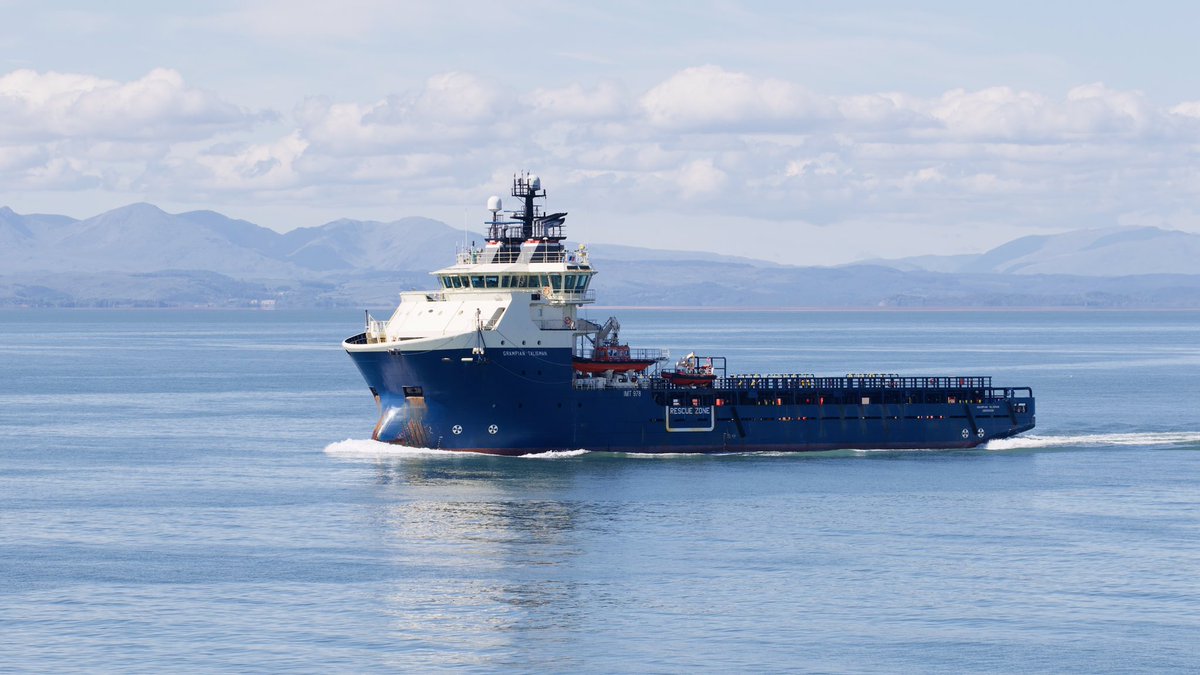 WixpixRob's tweet photo. Late afternoon snapshot 📸
A couple from this mornings departure from @BelfastHarbour
#ELBCARRIER & following #BenMADIGAN
Another container vessel #RAGNA racing #SuperfastVII to the navigation channel
@iomsteampacket #MANANNAN
& #GrampianTALISMAN
📸WixPix@Sea https://t.co/yA5v7eGz6O