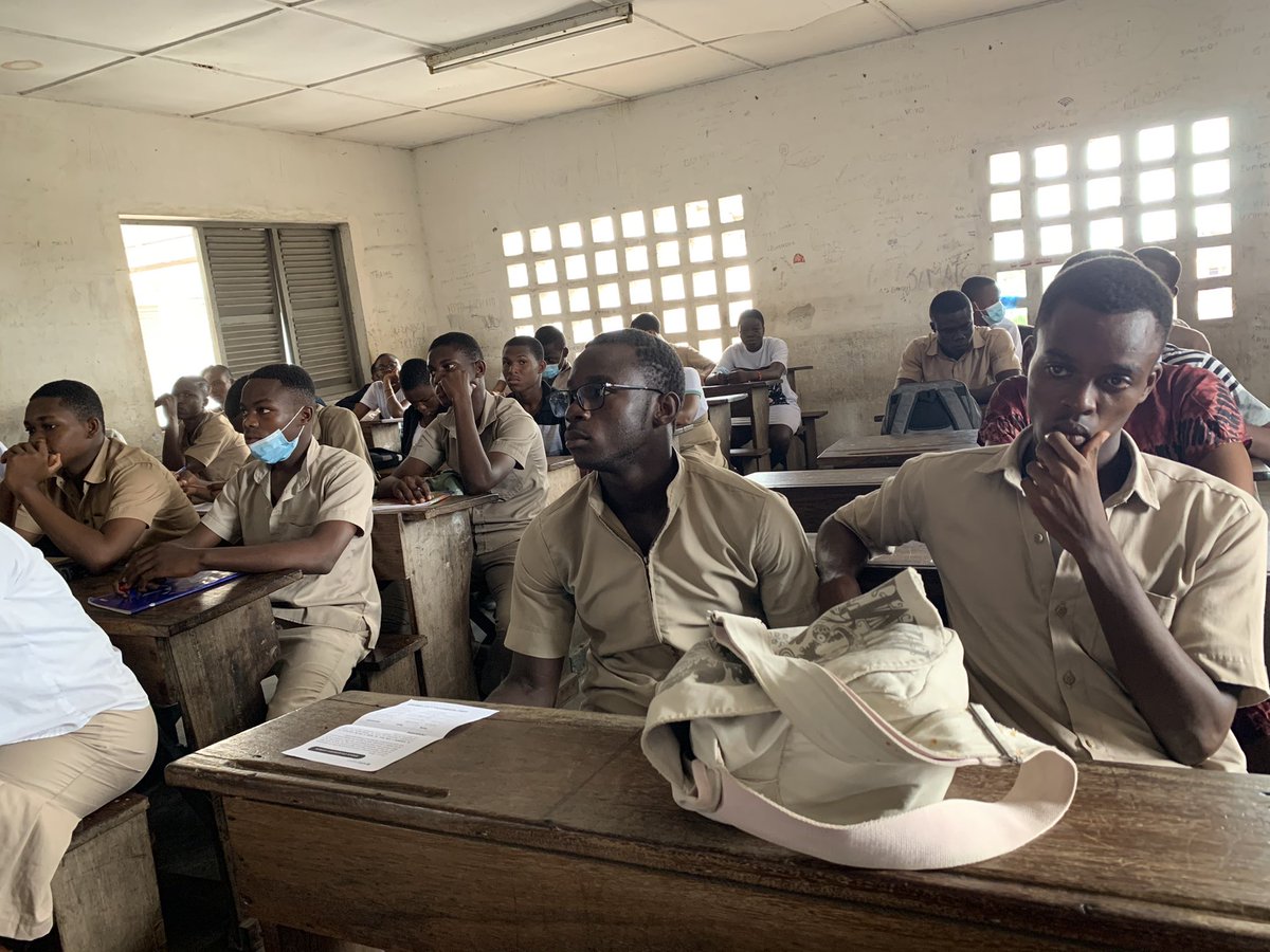Afri_Studies's tweet photo. Présentation « Comment choisir sa filière après le bac » par @BEtchendo 
#SeanceDorientationScolaire https://t.co/T8zk00BeDc