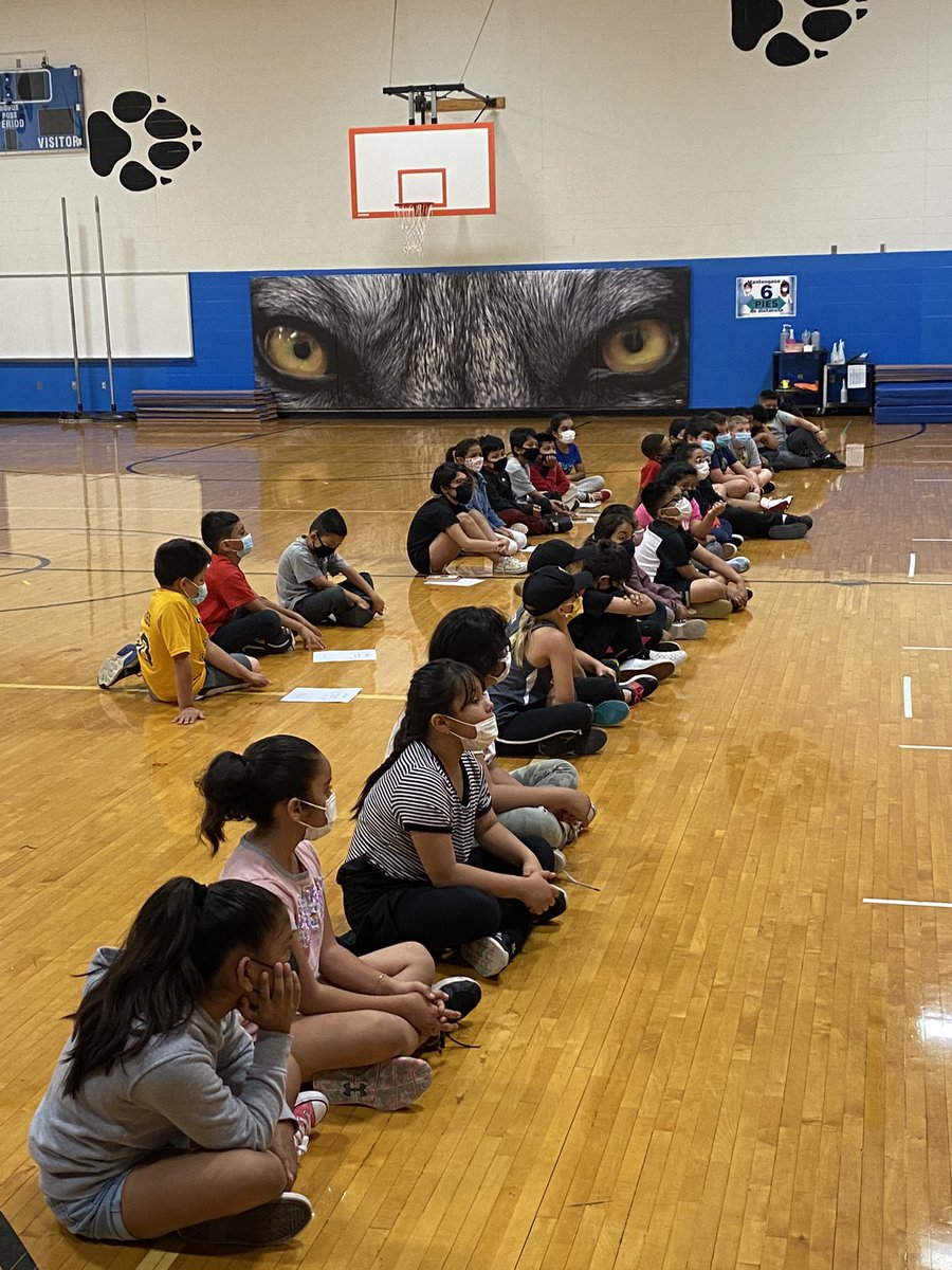 OmahaPubSchool's tweet photo. .@OPS_GomezElem third grade students were visited by @MLB pitcher Bryan Duensing to encourage reading!      #ReadersBecomeLeaders #OPSProud https://t.co/rqP49wpd7E