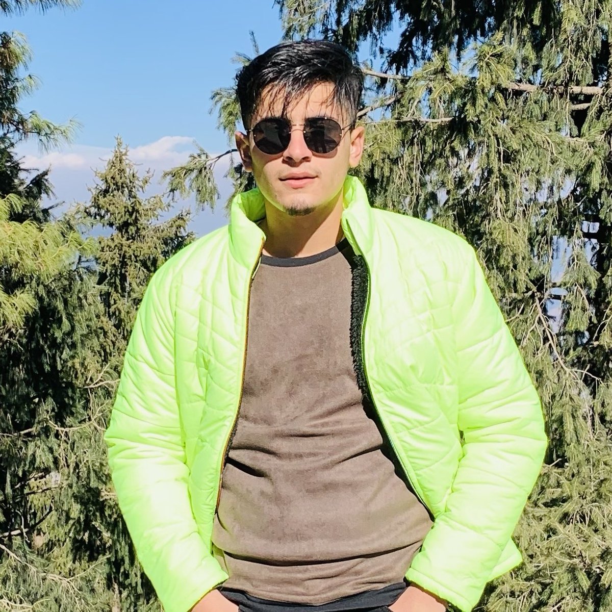 akarshsaini__'s tweet photo. #NewProfilePic #UsingTwitter #AfterLongTime
#Uttarakhand #India #ElonMusk https://t.co/84vonlHs3c