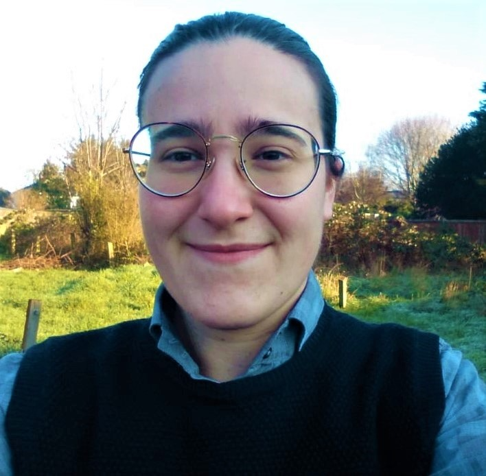plantpostdocs's tweet photo. Today's #PlantPostdoc #FeatureFriday is @Annalisa_Be! Annalisa is a postdoc at the @JohnInnesCentre where she studies cell to cell transmission and dynamics of wound-induced calcium waves in plants! (1/x) https://t.co/mqKd4Mu9Hf