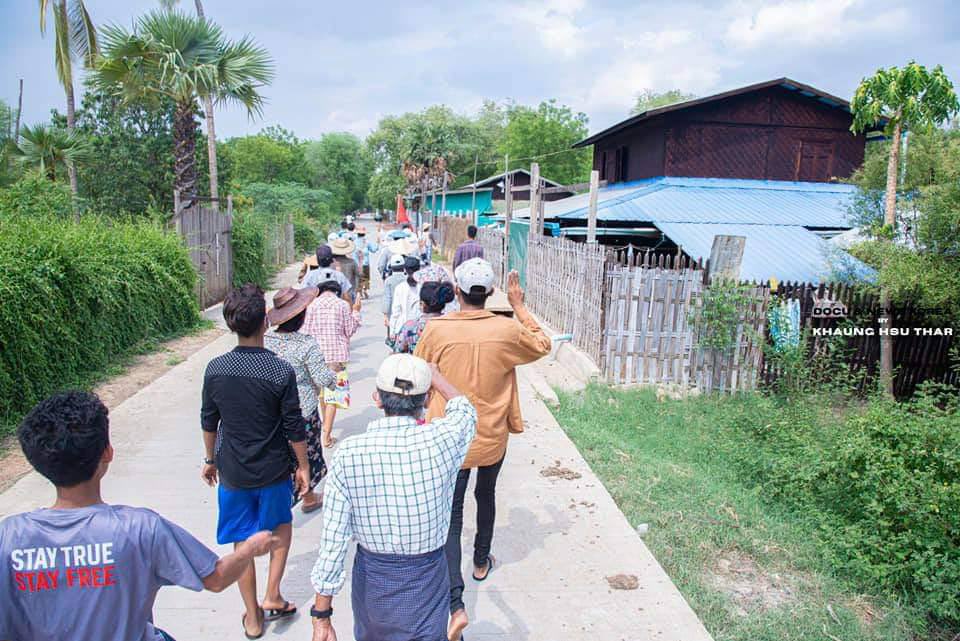 hanniehtet's tweet photo. #Monywa youngsters organized another ward strike, parading through the streets yelling revolutionary slogans. #LessTalkMoreActionsASEAN #June4Coup #WhatsHappeningInMyanmar https://t.co/RIJPfjHyIa