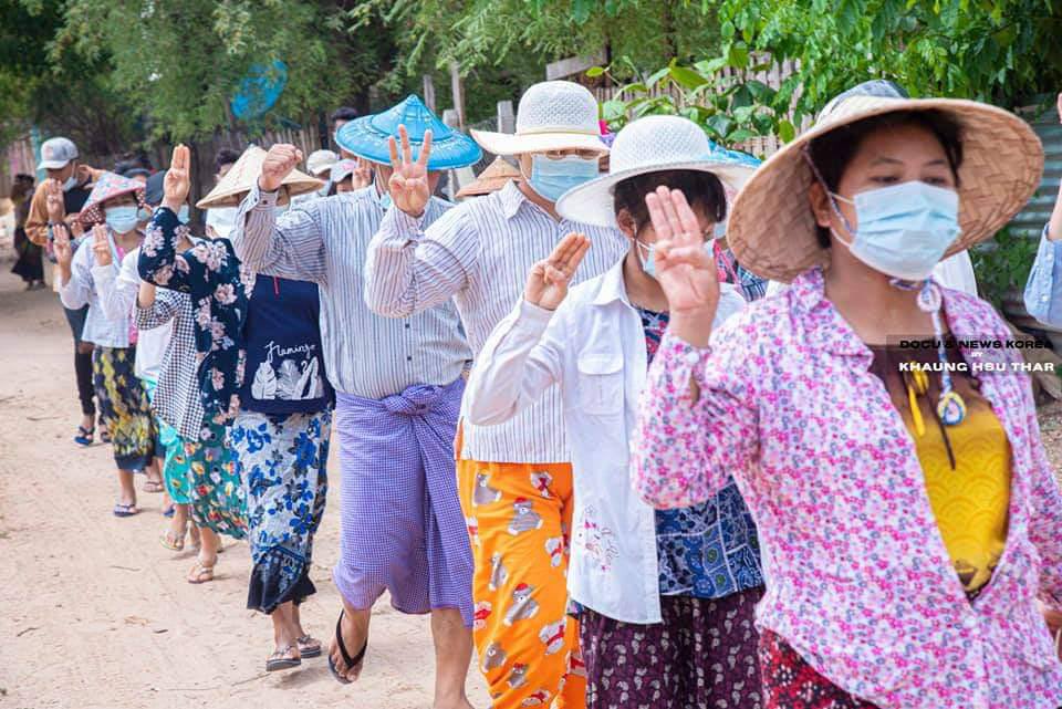 hanniehtet's tweet photo. #Monywa youngsters organized another ward strike, parading through the streets yelling revolutionary slogans. #LessTalkMoreActionsASEAN #June4Coup #WhatsHappeningInMyanmar https://t.co/RIJPfjHyIa