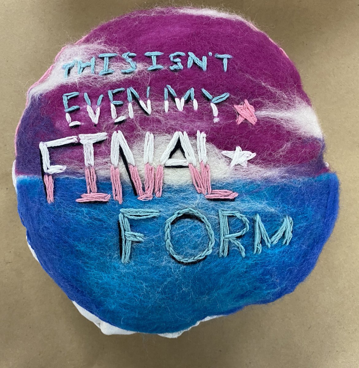 bellafiore3's tweet photo. Enjoying the final Drawing2/Painting 2 art works created using alternative mark making media like needle felting, encaustics, printmaking and embroidery. So pleased with the creations @PewaukeeHS Ss made! #FabArtsFri #MarkMakingMagic https://t.co/zvGOvk2pqw