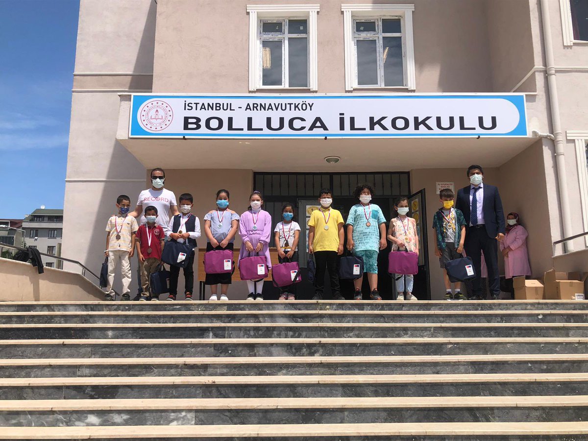 Ramazan ayı münasebetiyle düzenlenen PEYGAMBER EFENDİMİZİN HAYATI kitap okuma yarışmasında dereceye giren öğrencilerimize ödülleri takdim edildi. <a href="/tcmeb/">Millî Eğitim Bakanlığı</a> <a href="/ziyaselcuk/">Ziya Selçuk</a> <a href="/istanbulilmem/">İstanbul İl Millî Eğitim Müdürlüğü</a> <a href="/Arnavutkoy_K/">Arnavutköy Kaymakamlığı</a> <a href="/ARNAVUTKOYMEM/">Arnavutköy İlçe Millî Eğitim Müdürlüğü</a> <a href="/HasipTurhan/">Hasip Turhan</a>