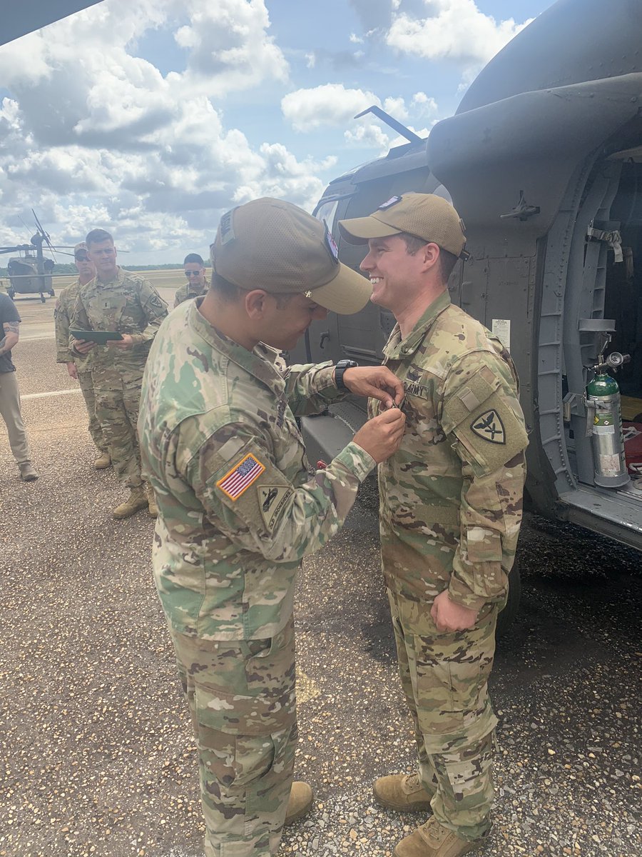 223rdAvnRegtXO's tweet photo. Came in as a fresh out of flight school LT and departing as PC CPT EGNER all around MEDEVAC expert. Good luck in the sandstorms of El Paso, TX. We know you’ll do the Flatiron team proud! @davidfrancisavn @USArmy #DUSTOFF @DUSTOFF_67J https://t.co/Qvtiox48Oj