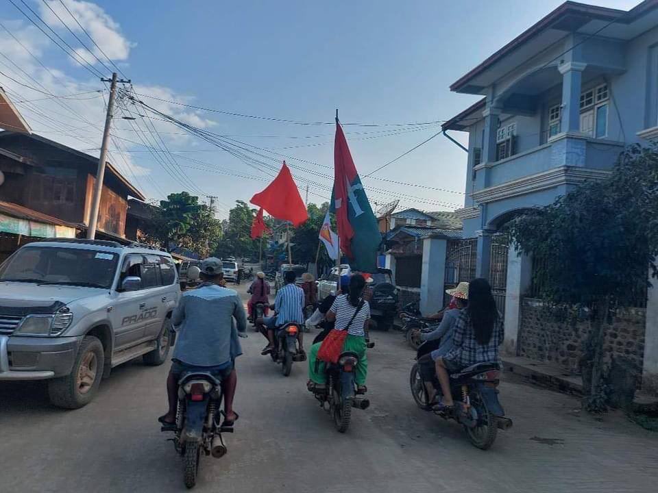 hanniehtet's tweet photo. Residents in Seikmu (Sai Taung) village continued marching against Genocidal Junta despite the inhumane suppressions of Junta. #LessTalkMoreActionsASEAN #June4Coup #WhatsHappeningInMyanmar https://t.co/lSwV5cW9Hw