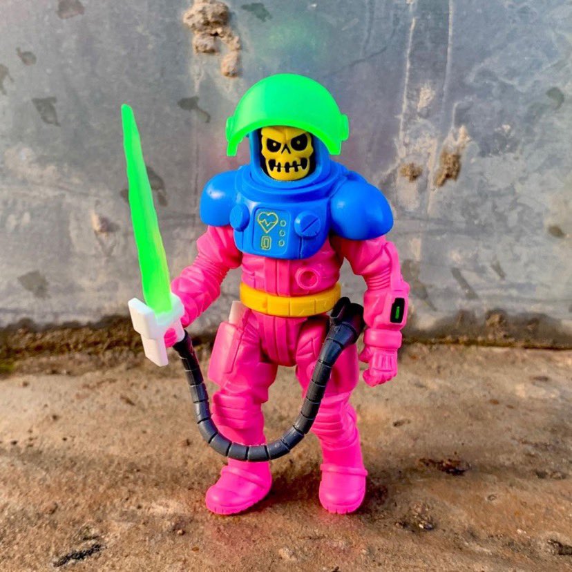 collectxdestroy's tweet photo. Cosmos Cold Astronaut by Kosrobot
#collectxdestroy #toys #toycollector #toycommunity #film #comics #vinyl #tmnt #motu #marvel #horror #starwars #transformers #heavymetal #kosrobot #minifigure #ghost #zombie #astronaut #cosmonaut #cosmoscold #deadcosmonaut #toys #designertoys https://t.co/InV83DsOFZ