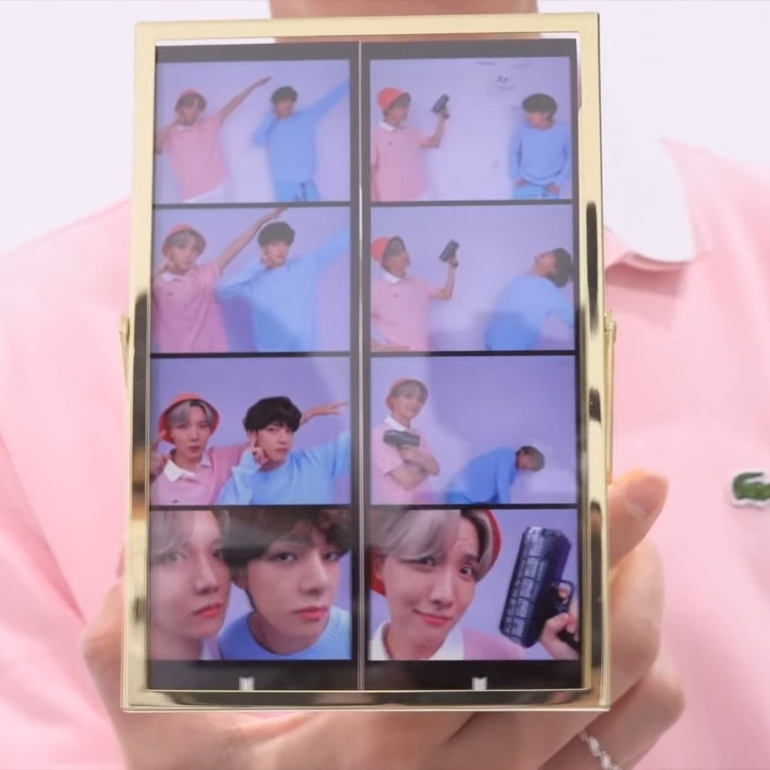 vhopebot's tweet photo. NOOOOOOOOO LOOK AT HOW TAE LOOKS AT THE PICTURES OF HIM AND HOBI 😭😭😭 https://t.co/oYpVRcVlPj