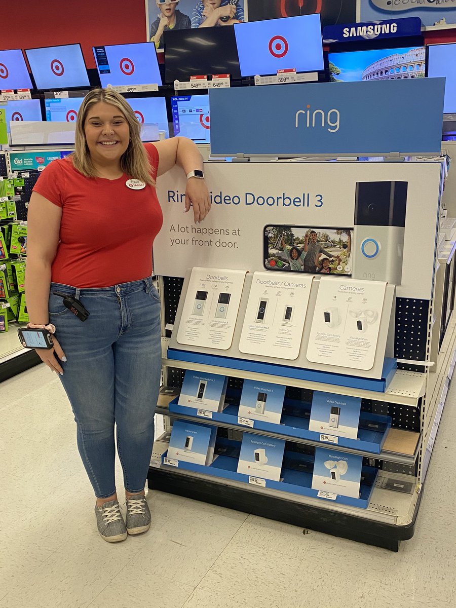 Meet Taylor! Taylor works in our electronics department. Although electronics is your assigned area, you can find her helping in all areas of the store. The moment you start talking to Taylor, you will feel her passion for helping guests! #teamspotlight #worksomewhereyoulove