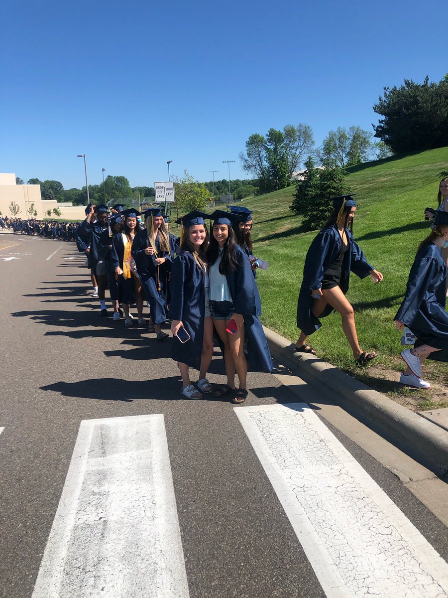 rosemount_ms's tweet photo. Celebrating RHS Class of ‘21 with a graduation walk through the Rosemount Campus! Congratulations! #RMSIrishWay @ISD196schools https://t.co/ErAtvKR8SY
