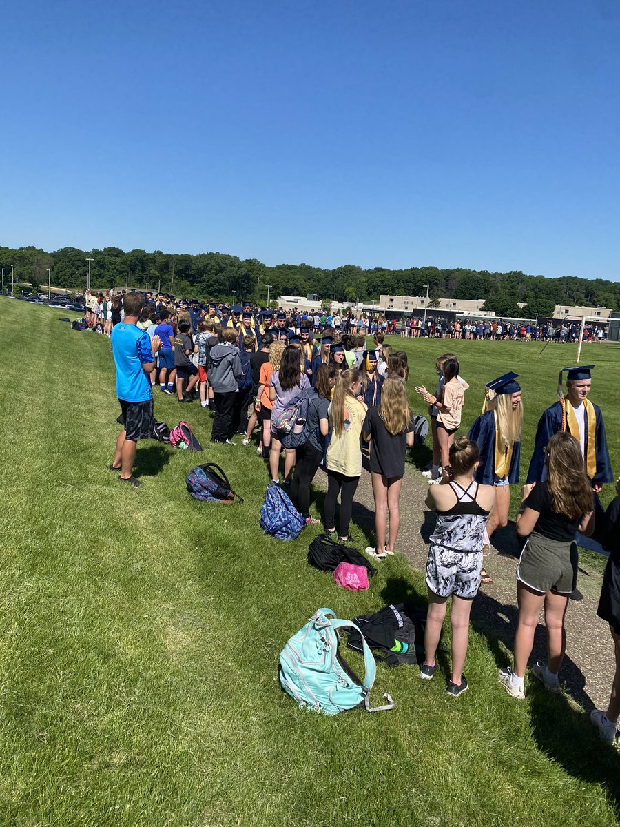 rosemount_ms's tweet photo. Celebrating RHS Class of ‘21 with a graduation walk through the Rosemount Campus! Congratulations! #RMSIrishWay @ISD196schools https://t.co/ErAtvKR8SY