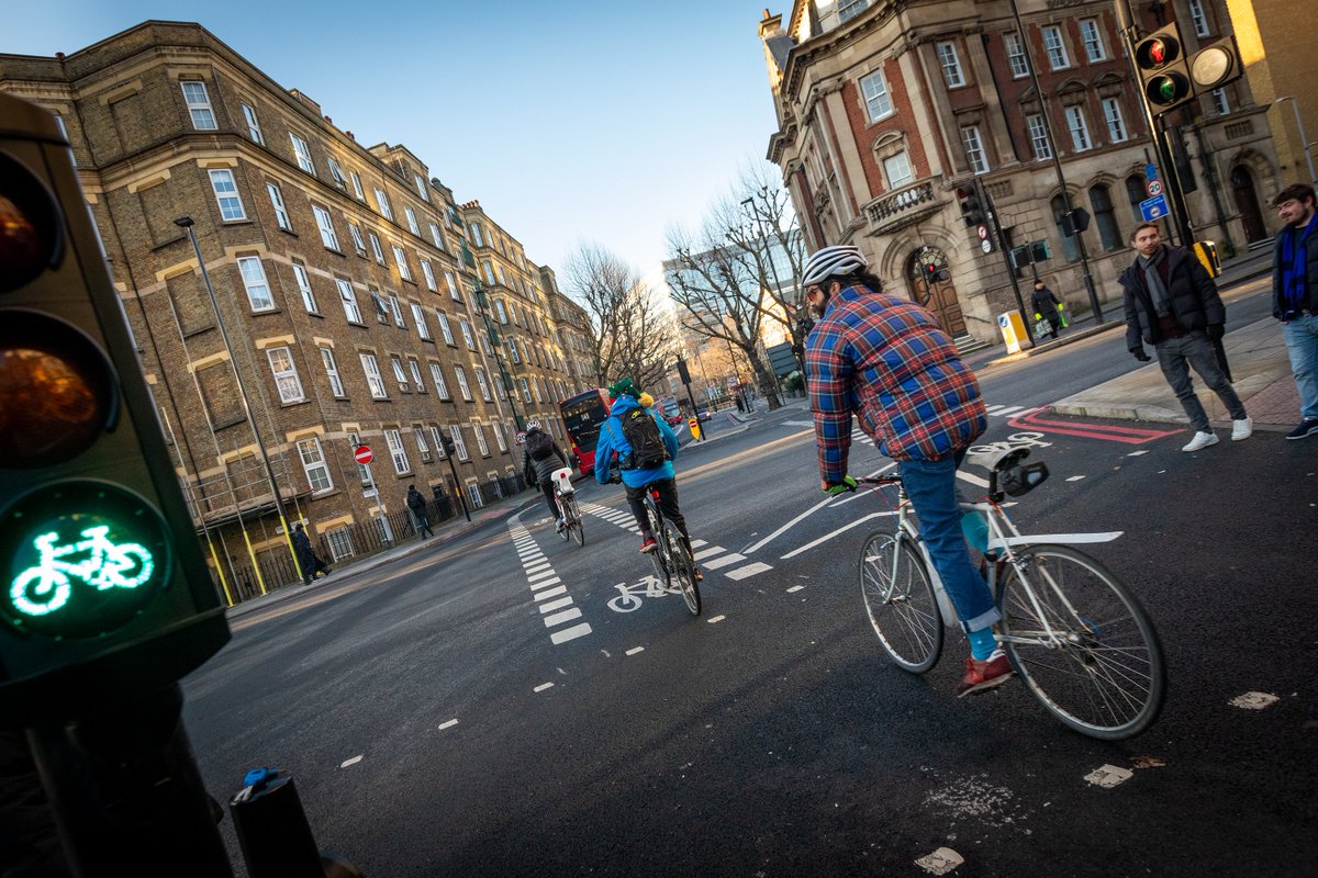FeryalClark's tweet photo. Great to see figures from @TfL and @Halfords_uk showing that not only are more people cycling, but that those who are feel safe doing it.
Feeling safe is key to getting more of us out of our cars and onto our bikes.
A fantastic end to #UKBikeWeek! 👉https://t.co/6zvigvG0PO https://t.co/p9fFyMJF25