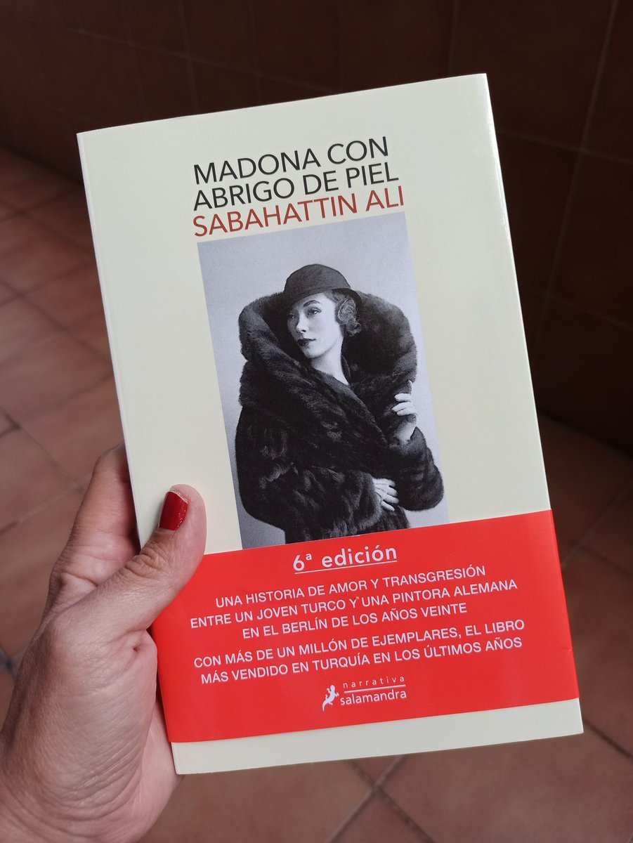 Siiiiiii ¡Por fin en mis manos! Ansias de leerlo. 
<a href="/HandeErcel/">Hande Erçel</a> <a href="/KeremBursin/">Kerem Bürsin (Mavi Tik ;)</a> (Happy birthday to You today #SabahattinAli #SenCalKalpımı #turkish #greatbook #ElPlacerDeLaLectura #ILoveRead #MadonaConAbrigoDePiel #coffetime #coffeandliterature