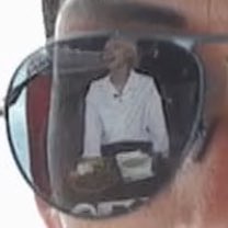 박준형님 선글라스에 비친 휴닝이