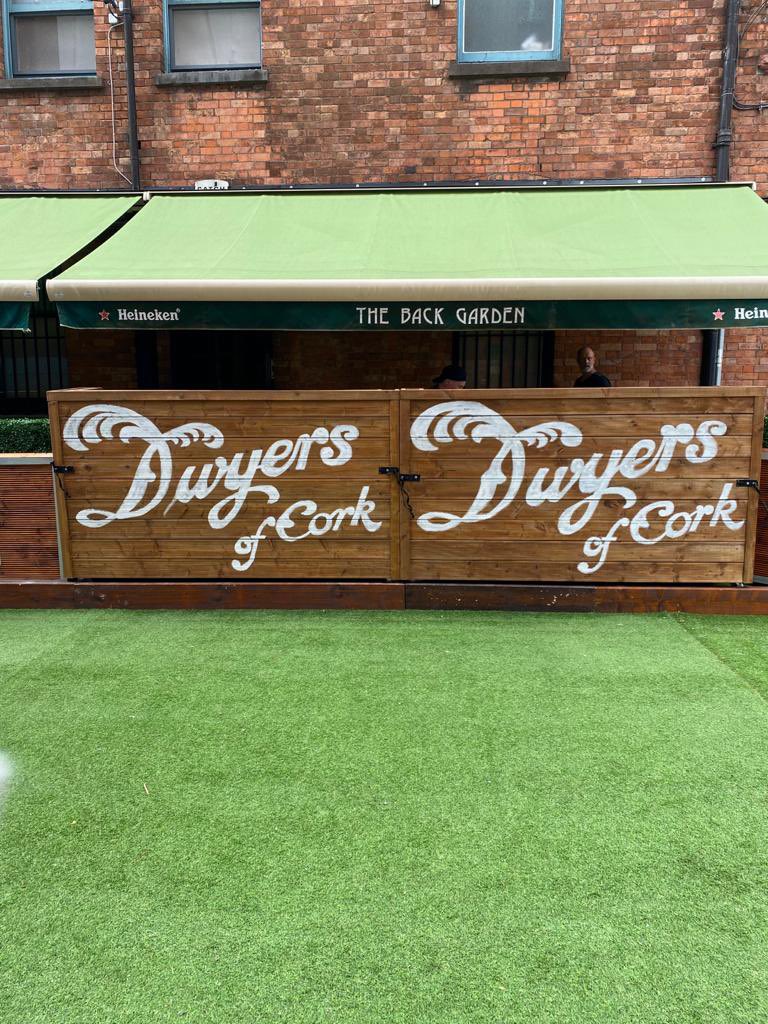 Itβs all coming together now π₯³π€©#3daystogo #welcomebackcork #outdoordining #alfresco #corkpubs #purecork #dwyersofcork https://t.co/ogt3G053Vr