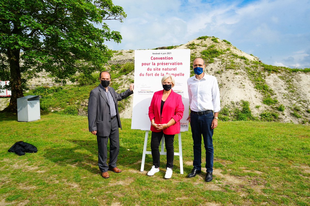 GrandReims's tweet photo. #Fort de la #Pompelle : signature d’une convention de partenariat entre la @VilledeReims, le #GrandReims et le Conservatoire d’espaces naturels de Champagne Ardenne ! L’objectif ? Préserver et valoriser ce site #historique, pour son #patrimoine culturel et naturel. https://t.co/Yb0ukQ0OFi