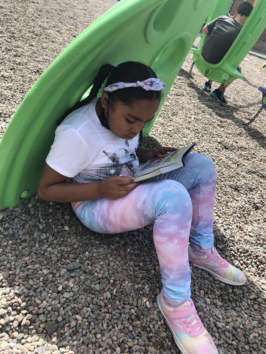 MsHearn_'s tweet photo. We had a amazing first day back! So happy to see some of my favourite people!! The day started with a dance party and reading outside💕@69Sycamore https://t.co/McKxStW8Dg