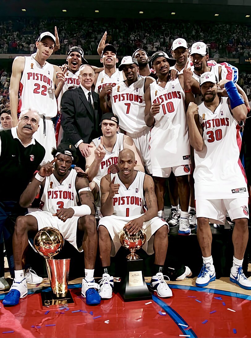 ThrowbackHoops tweet media