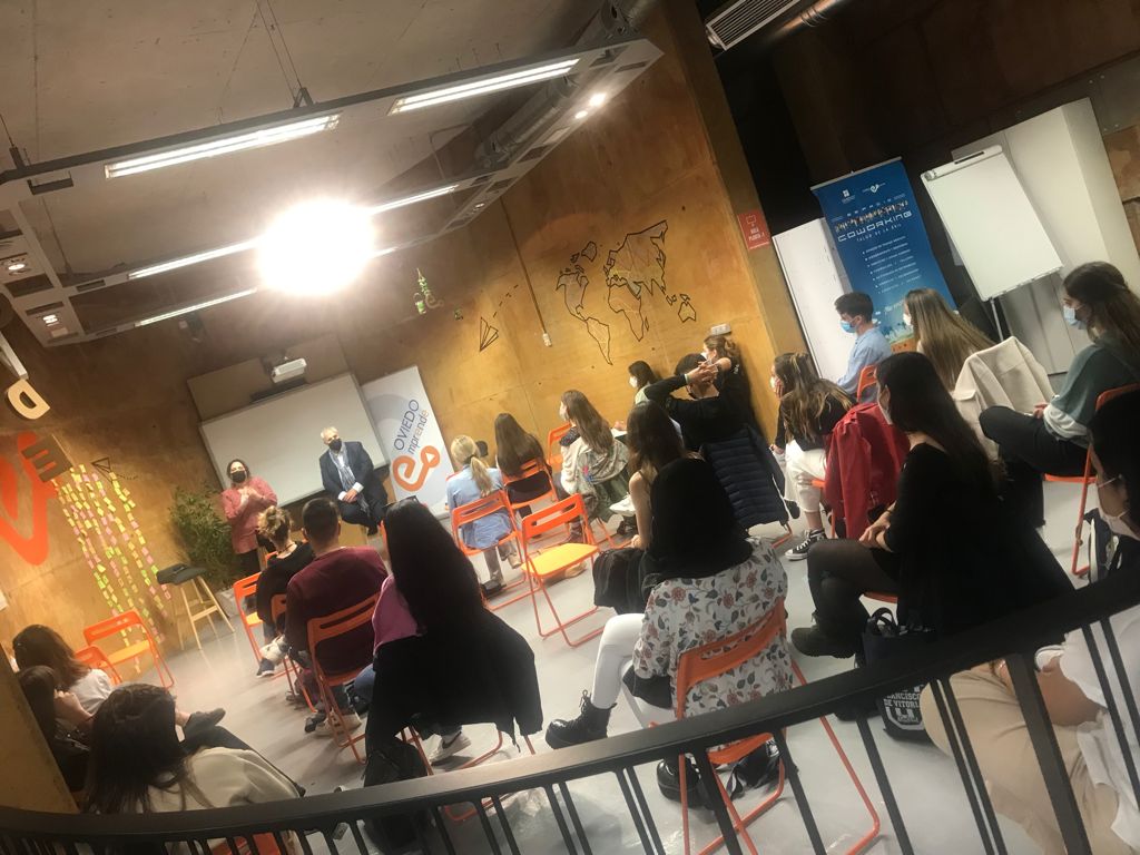 Oviedo Emprende (@oviedoemprende) on Twitter photo Recibimos en el <a href="/VivariumOVD/">VIVARIUM Oviedo</a> y <a href="/TaludEria/">Espacio Talud Eria</a> al alumnado de la facultad de CC de la salud de la <a href="/ufvmadrid/">Universidad Francisco de Vitoria</a> que han decidido visitar #Oviedo en su viaje de fin de curso. Recibimos en el <a href="/VivariumOVD/">VIVARIUM Oviedo</a> y <a href="/TaludEria/">Espacio Talud Eria</a> al alumnado de la facultad de CC de la salud de la <a href="/ufvmadrid/">Universidad Francisco de Vitoria</a> que han decidido visitar #Oviedo en su viaje de fin de curso.