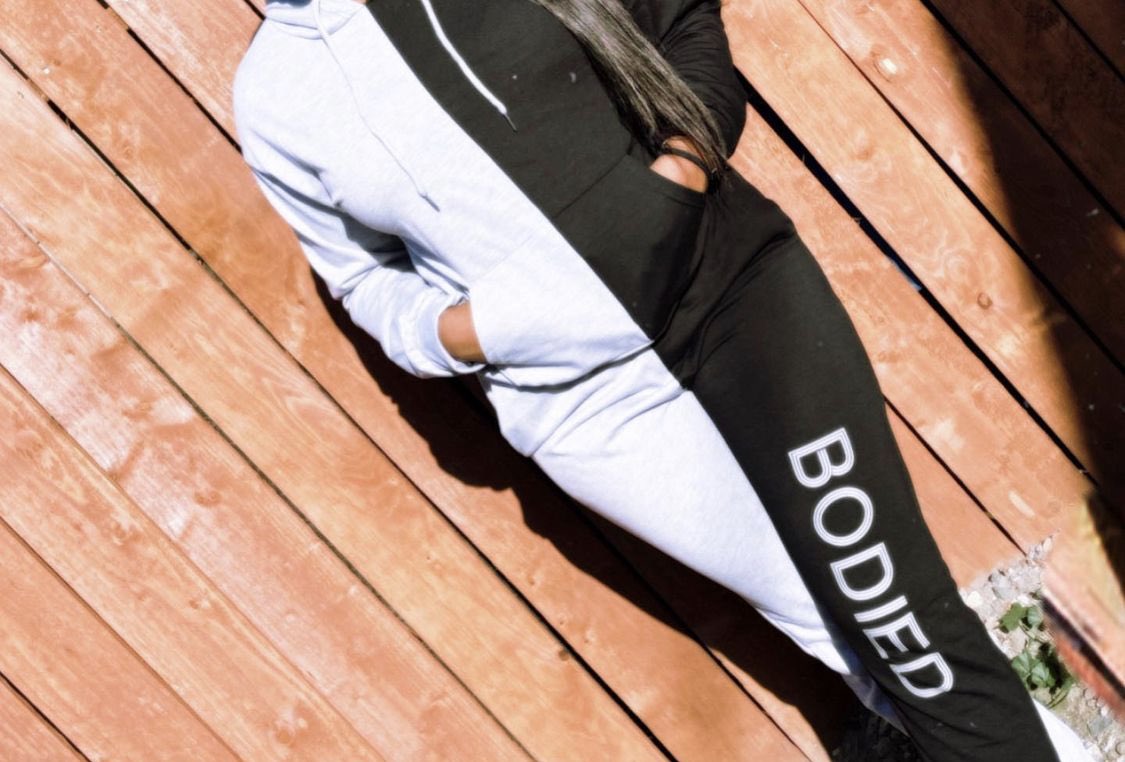 CheysKlosett's tweet photo. @TheShadeRoom Hey Klosett baddies! 🦄Today we are having a big sale! Everything is 75% off💕💕 Our items Ny Bag/LA Bag &amp; Half&amp;Half Sweatsuit are on sale all throughout the month of June 💜💜   https://t.co/np3omkVCse https://t.co/Q3ZeeUubAt