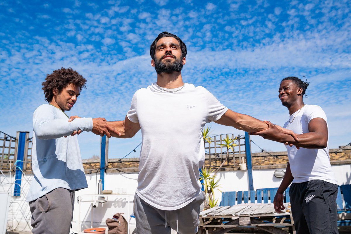 pappy_show's tweet photo. GOIN’ THRU IT, MAN…
✨Created by:
@Mo_Mansaray
@EbenFigueiredo
Jim Caesar
📽️DOP & Director: Rebecca Doctor
🎬Movement Director: @Kane_Husbands
🎞️Editor: Nick Velasco
🔊Sound Mixing: Guy Chase
📸Photography: @alessadavison https://t.co/zyWcii7pwc