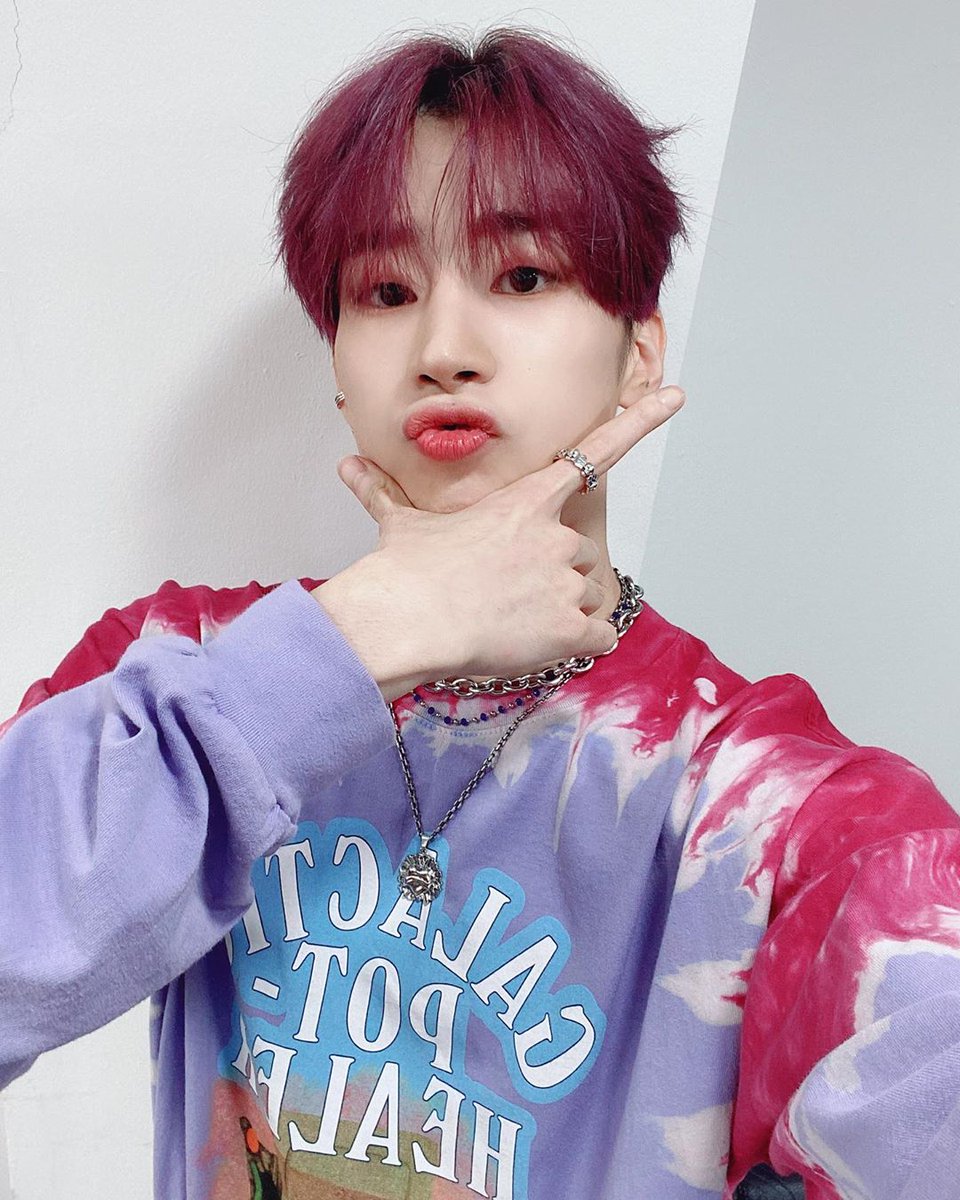 eshs486's tweet photo. #한승우 #HANSEUNGWOO 

포도대장과 벌써 300일이래!~
근데근데 이번에는 거봉이라며?ㅎ
포도대장이든 거봉대장이든
승우라면 뭐든 좋아! 
승우야 항상 고맙고 덕분에 행복해~💜

#새크리씨_함께_행복한_300일
#300Days_with_Sacrissi https://t.co/6yDYcff0oB