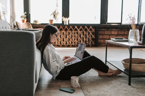 davidsongrouphr's tweet image. Organizations continue to have a mixture of office-based and remote employees. Many managers have struggled to engage remote workers. Contact the Davidson Group to keep your employees motivated. #remoteworkingchallenges