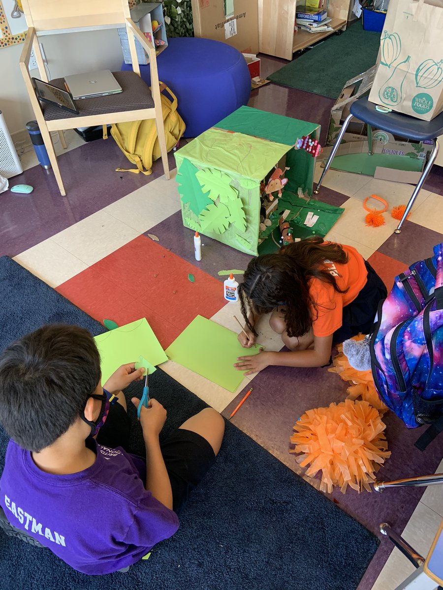 BISCLPYear3's tweet photo. Final touches being added to the #MagicalMacaws boxes!! Miss Ennis and Sra Ioannou are so proud of how hard everyone has worked! @BISCLincolnPark https://t.co/H4RhzyCZDR