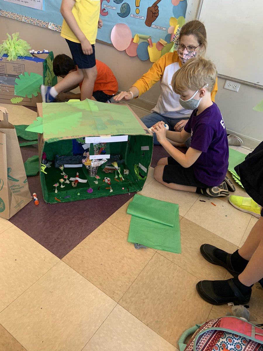 BISCLPYear3's tweet photo. Final touches being added to the #MagicalMacaws boxes!! Miss Ennis and Sra Ioannou are so proud of how hard everyone has worked! @BISCLincolnPark https://t.co/H4RhzyCZDR