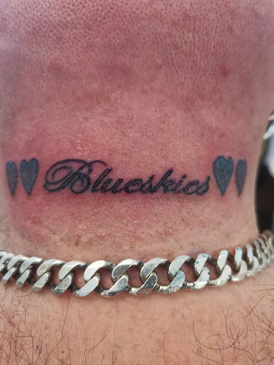 EllanorRose's tweet photo. @blueoctober had this done today, I have a baby girl, she's 9 and my world, and THIS is " our song" she's even in my phone as Blue Skies, thank you for putting our happiness and love into a song #blueskies #prouddad https://t.co/JGaeToeFAv