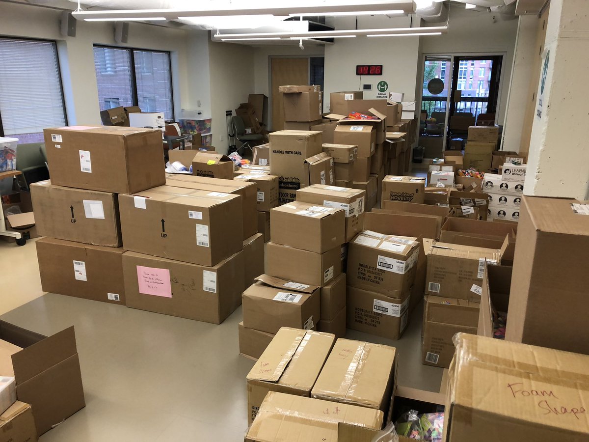 ACPSpreK's tweet photo. Thank you Senior Experience Team! Allie, Kendall, Mercedez 🎓PreK students will ❤️ the summer learning kits you made for them! All 600+ of them! 🖍 Titans Rock! @TCW_Counseling @TCWPrincipal @ACPSk12 https://t.co/rawRhjxMZi
