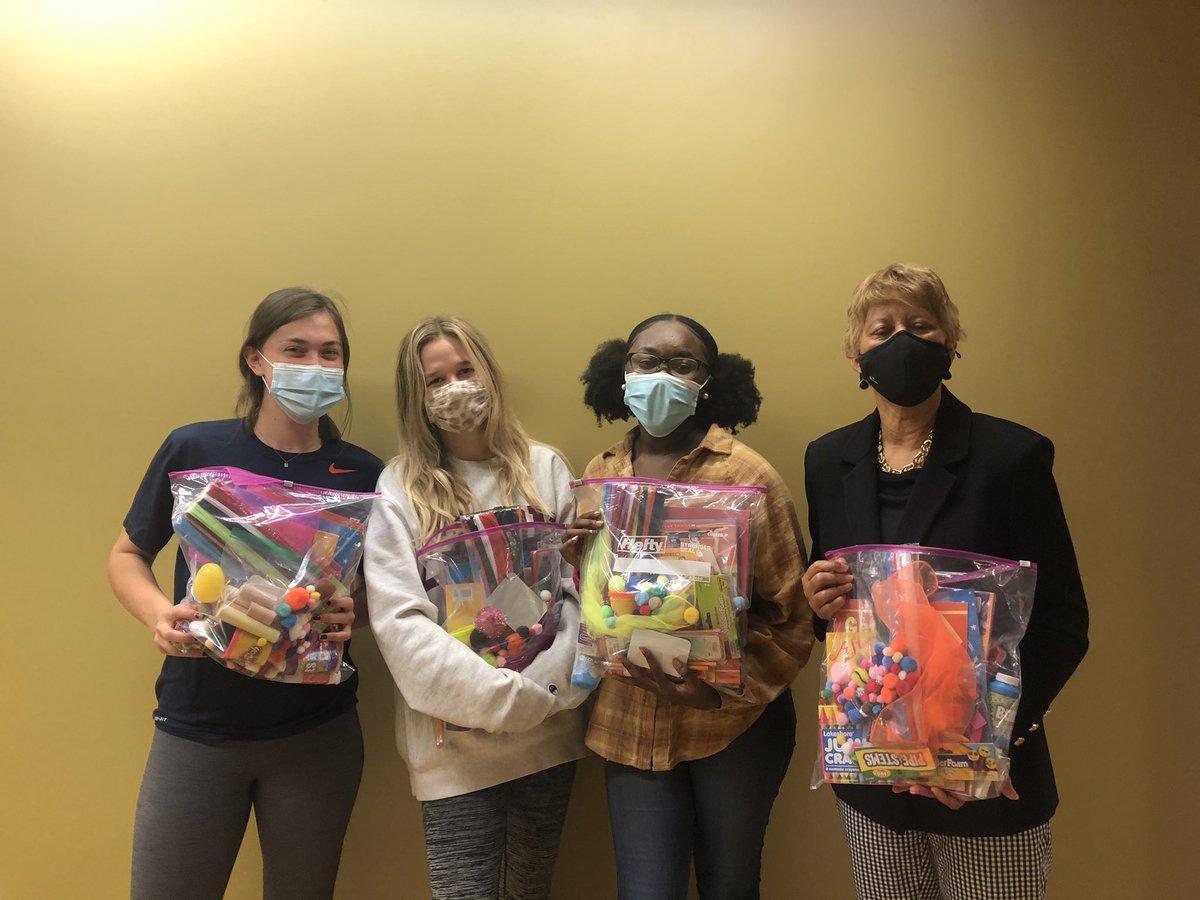ACPSpreK's tweet photo. Thank you Senior Experience Team! Allie, Kendall, Mercedez 🎓PreK students will ❤️ the summer learning kits you made for them! All 600+ of them! 🖍 Titans Rock! @TCW_Counseling @TCWPrincipal @ACPSk12 https://t.co/rawRhjxMZi