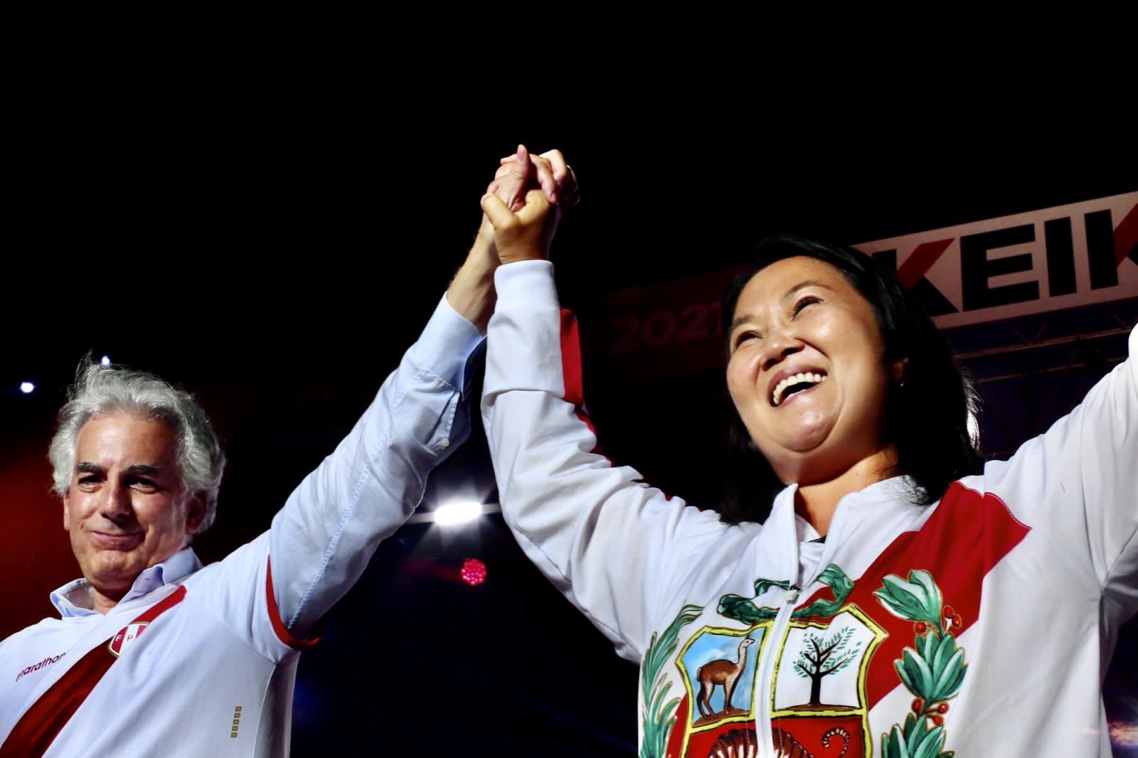 Keiko Fujimori on Twitter: "Después de más de 30 años de enfrentamiento entre nuestras familias, hoy dejamos todas las diferencias y nos juntamos por el Perú. ¡Gracias Álvaro y Mario Vargas Llosa! #