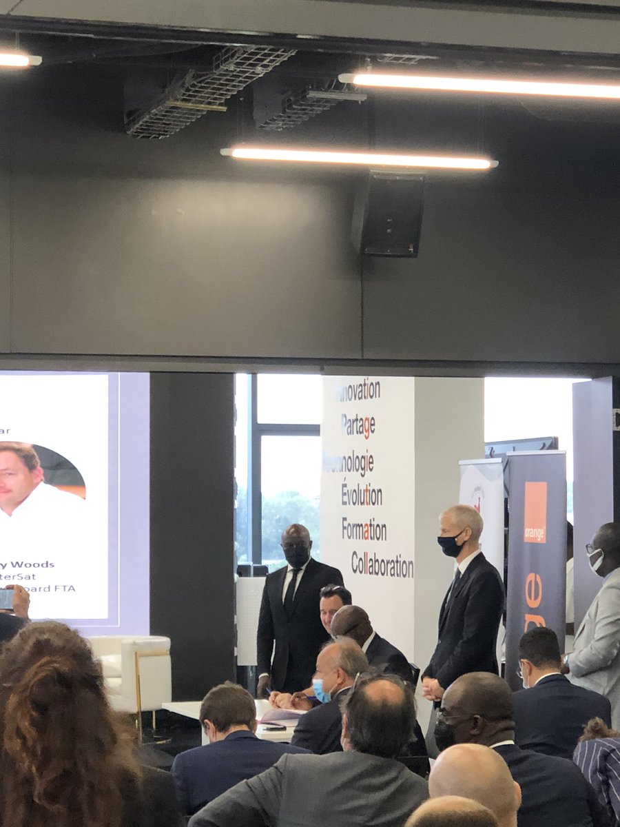 Jen_Viard's tweet photo. Bravo à la « meute » de la @FrenchTechAbj pour cette rencontre en présence de Mr le Ministre du Commerce Extérieur 🇫🇷 @franckriester et de Mr le Ministre de l’Economie Numérique 🇨🇮@AdomRogerFelix1. 
Mention spéciale à @CI_Orange et @HabibBamba2 #ODC #OpérateurDigitalEngagé 💪 https://t.co/Av1wQXkPwt