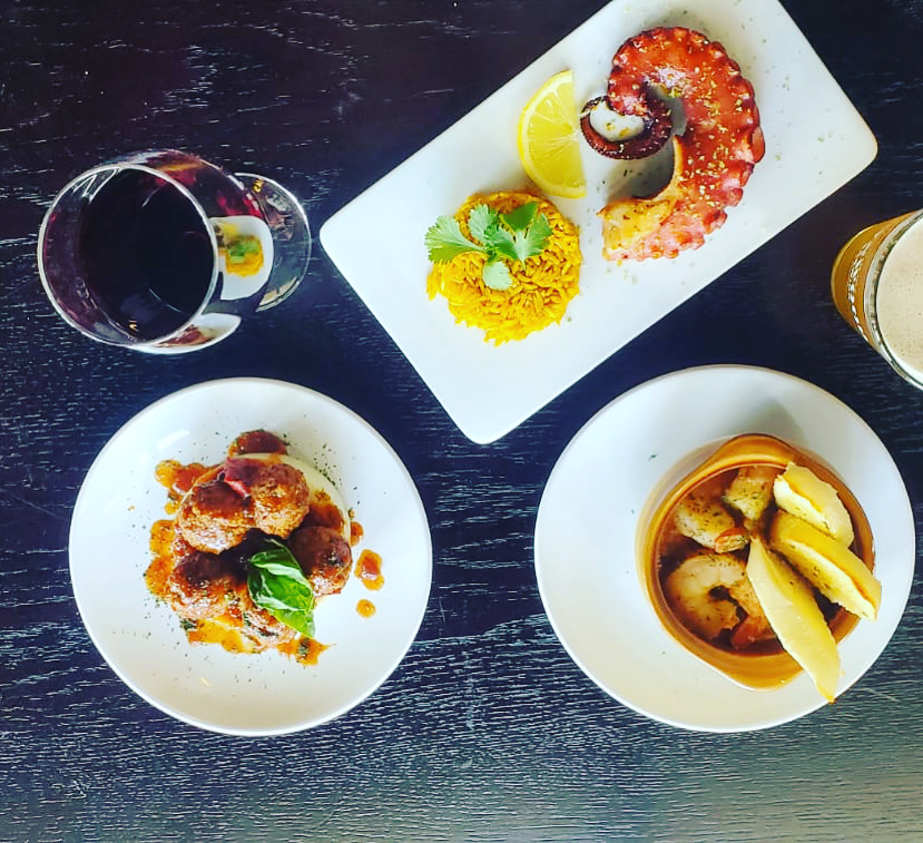 VacillateWines's tweet photo. It’s FRIDAY....Come hang out with us. Have great wine 🍷 , fantastic food 🥘 , good times 🤩, and enjoy live music tonight with Ryan B! 🎶🎶🎶🎶 https://t.co/DbHzJO3ynl