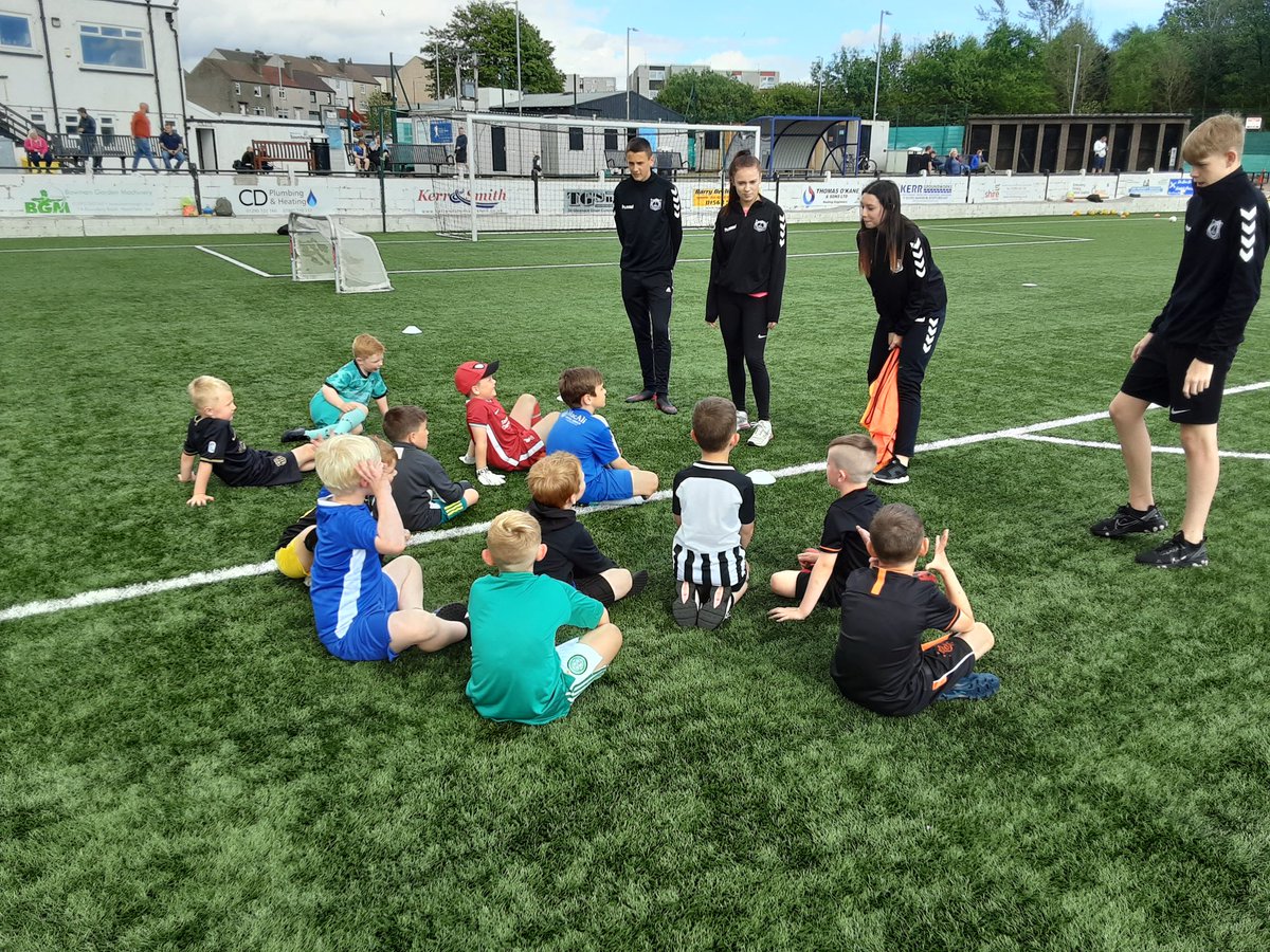 #VolunteersWeek2021 Thanks to the fantastic young leaders who have volunteered hundreds of hours as a group with <a href="/CJCEnterprise/">CJCE</a> &amp; @EACrobertburns Leadership Academy! Well done in receiving your Saltire Award certificates! @eacSport <a href="/VibrantEAC/">Vibrant Communities</a> <a href="/sportscotland/">sportscotland</a> <a href="/brodie_suzanne/">Suzanne Clark</a>