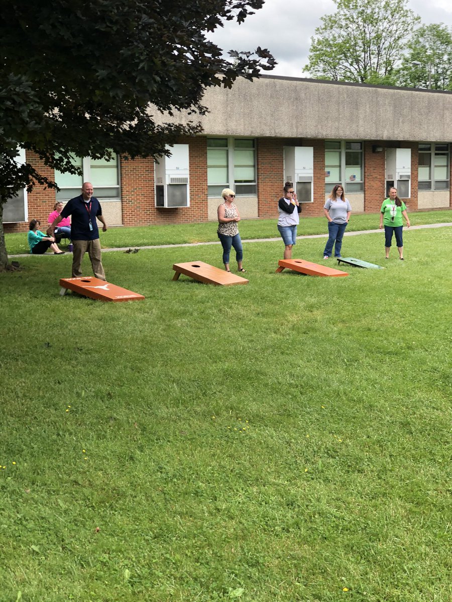 TazewellMiddle's tweet photo. TMS faculty, staff, and retirees enjoying some fellowship and fun at the end of the year. https://t.co/txHxL5IJBH
