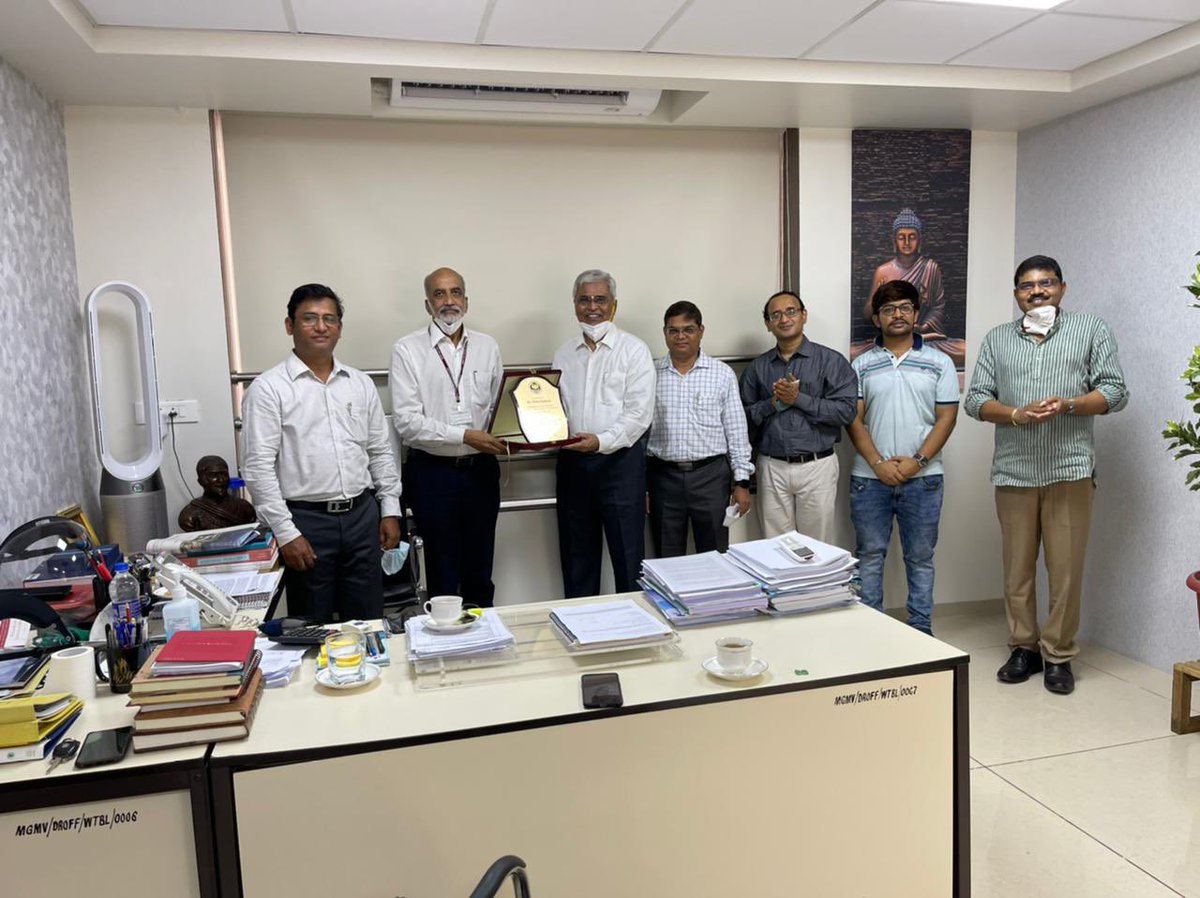 ManojMhatre_'s tweet photo. Excellent and disciplined vaccination drive by Navi Mumbai Branch of WIRC for CAs &amp; their family and for students. Kudos and special thanks to the man, CA Sanjay Nikam, who took efforts for this and make possible this smooth drive. We need people like CA Sanjay Nikam in WIRC. https://t.co/Ul3LldMBr0
