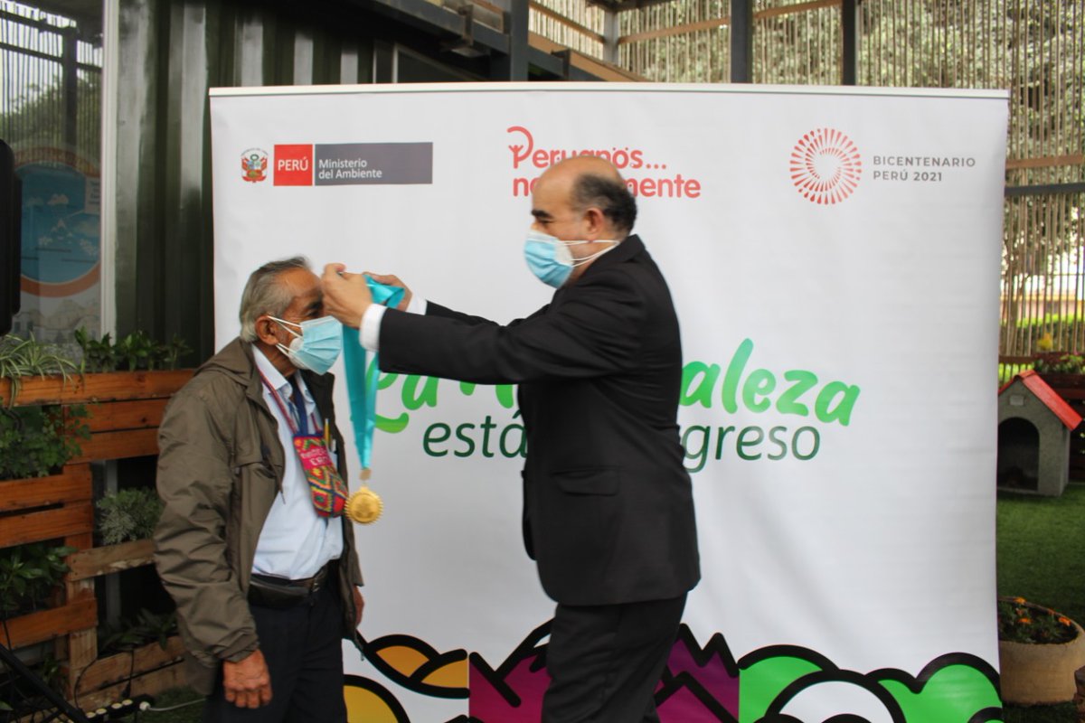 MinamPeru's tweet photo. 📢 #OrdenDeLaQuina otorgada a don Gregorio Ríos. “Con este reconocimiento estamos destacando la necesidad de priorizar los trabajos comunales de cuidado de la naturaleza, las acciones de siembra del agua en San Pedro de Casta lideradas por don Gregorio Ríos" | @marianocastro. https://t.co/EDItjxqTcQ
