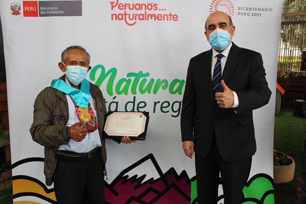 MinamPeru's tweet photo. 📢 #OrdenDeLaQuina otorgada a don Gregorio Ríos. “Con este reconocimiento estamos destacando la necesidad de priorizar los trabajos comunales de cuidado de la naturaleza, las acciones de siembra del agua en San Pedro de Casta lideradas por don Gregorio Ríos" | @marianocastro. https://t.co/EDItjxqTcQ