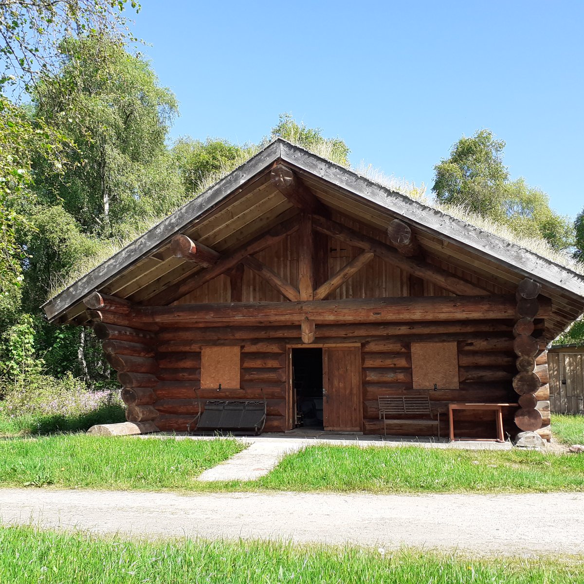 l_enable's tweet image. Glorious sunshine this morning for our visit to the Cromarty Firth Mens Shed. Fabulous place😊Thanks David for showing us around. #MiltonCommunityWoodlandsTrust #woodlandtrust #MiltonCommunityWoodland