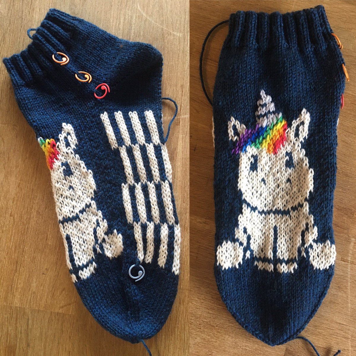 lilli_socke's tweet photo. Die 1. Socke ist fertig... ich finde es braucht mehr #Einhörner #doyoulikesocks https://t.co/4f1ScZIqAI