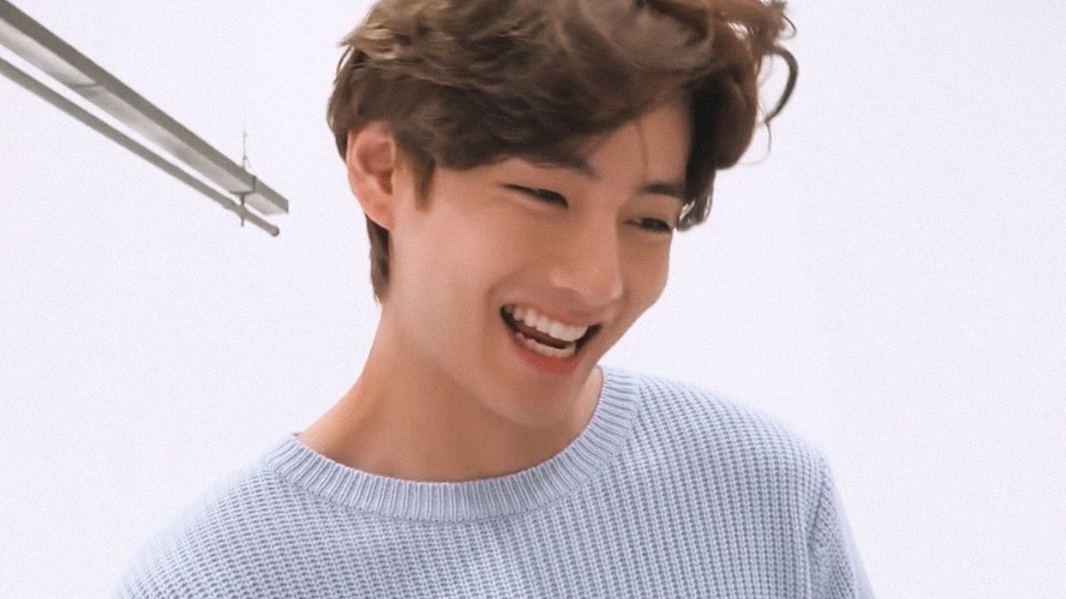 taeteland's tweet photo. when taehyung smiles... ♡ https://t.co/vDPl8yoihj