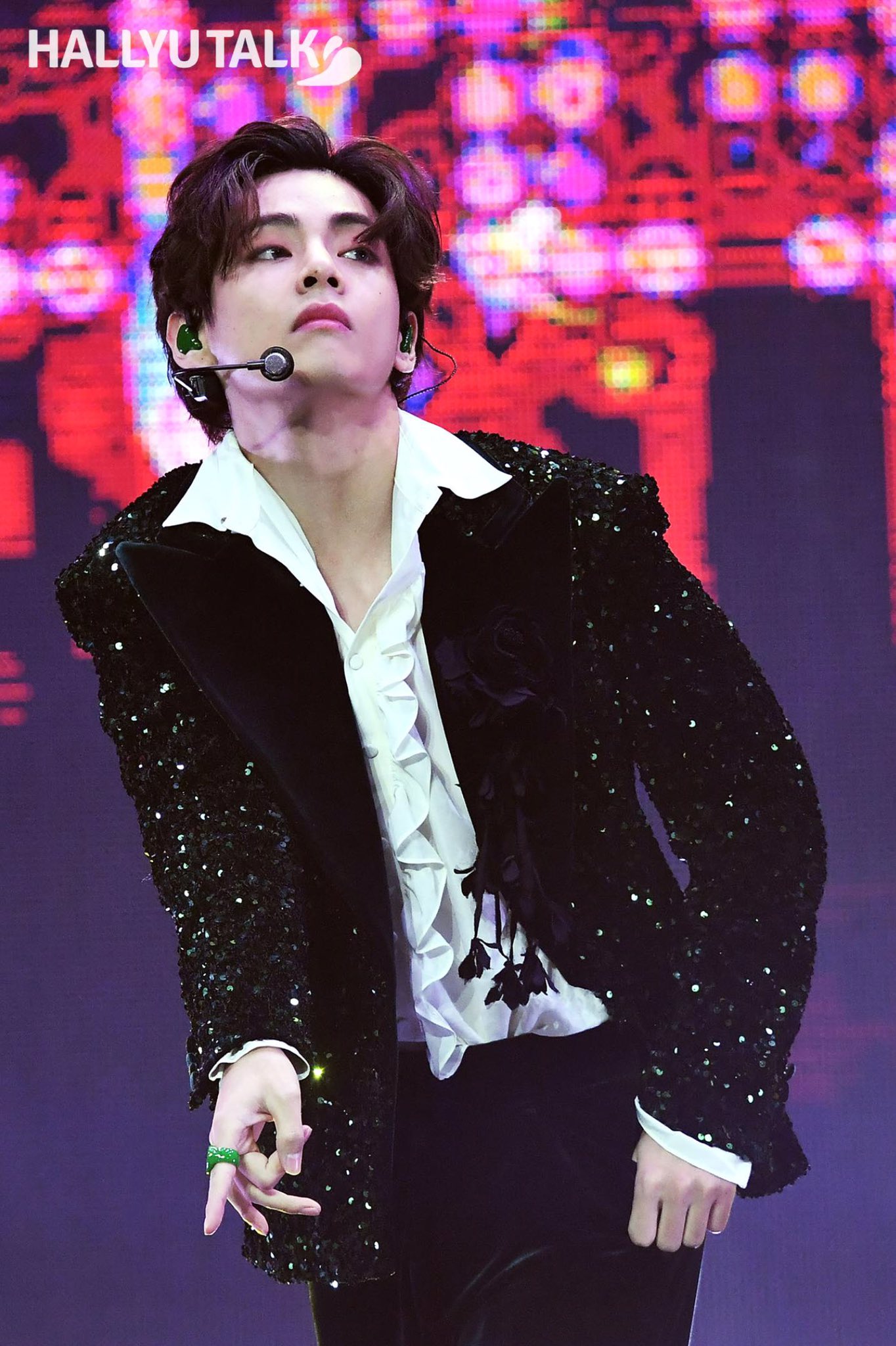 BTS V News - White Christmas/FRI(END)S ⓥ/ʟᴀʏᴏ(ꪜ)ᴇʀ on X BTS V News - White Christmas/FRI(END)S ⓥ/ʟᴀʏᴏ(ꪜ)ᴇʀ on X