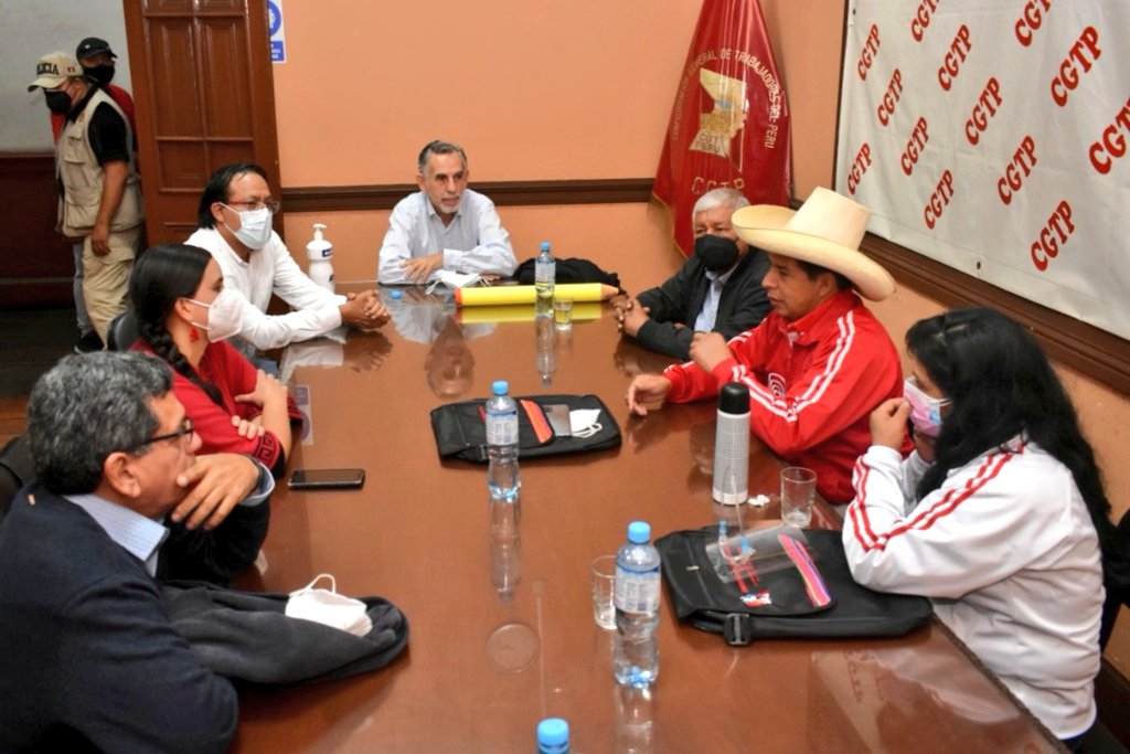 Ni la estigmatización, ni el "terruqueo", ni la campaña de odio y mentiras han podido - ni podrán - apagar la esperanza de un pueblo que ha empezado a escribir su propia historia, a pulso, con memoria, dignidad y amor.
¡Sí se puede! 
🇵🇪✏️