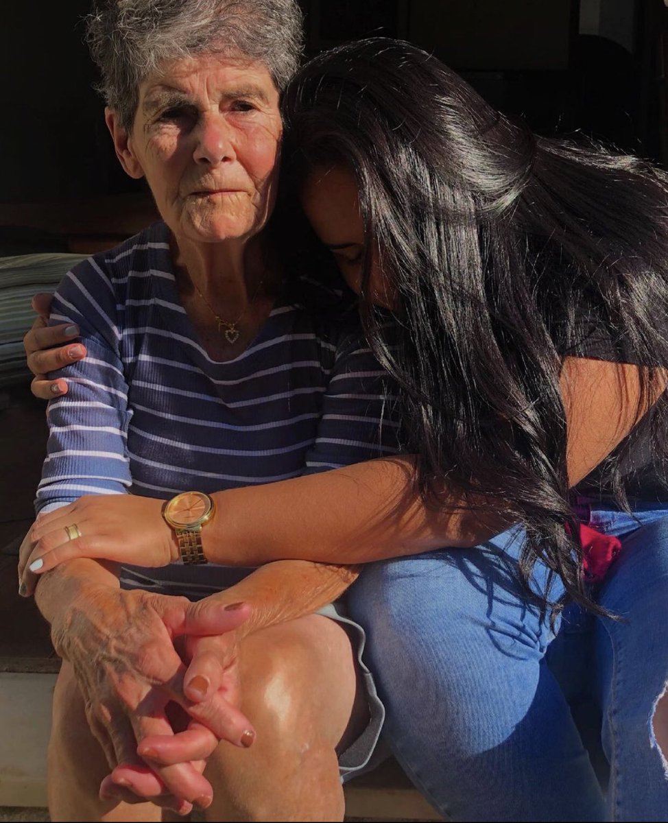 Luciana_flu98's tweet photo. Saiba que sinto muita gratidão pela forma carinhosa com que me recebeu na sua casa, na sua família.
Tenho muita  sorte, pois tenho a melhor sogra do mundo Você sempre tem uma palavra amiga para dar, um gesto carinhoso e maternal para aconchegar o coração...Eu te amo ♥️ https://t.co/xmBoUCaCDa
