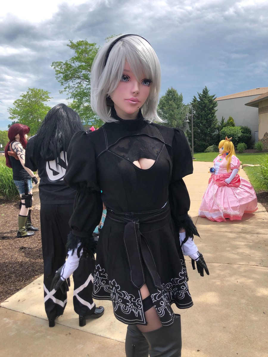 darlingpinkdre1's tweet photo. At Colossalcon with new friends! https://t.co/eqUPAGs7pt